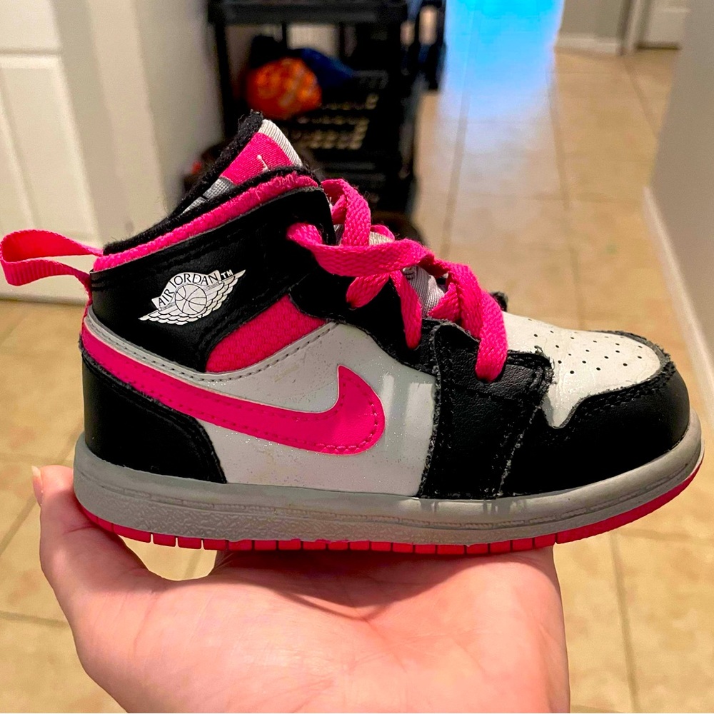 Nike Jordan 1s mid Like New condition